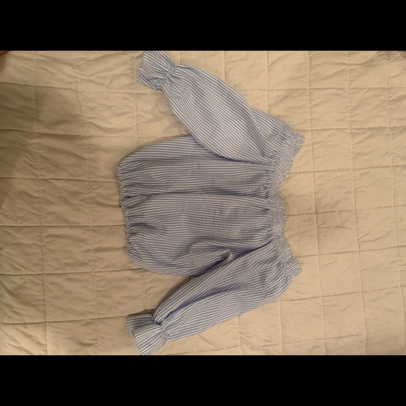 Pin Striped Crop Blouse - Picture 4 of 4